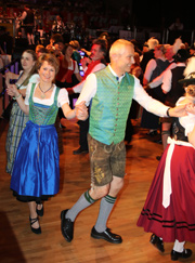 Hofbräu Direktor Dr. Michael Möller mit Frau (li.), (©Foto: Martin Schmitz)